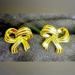 🆕 14K Gold Plated Bow Earrings